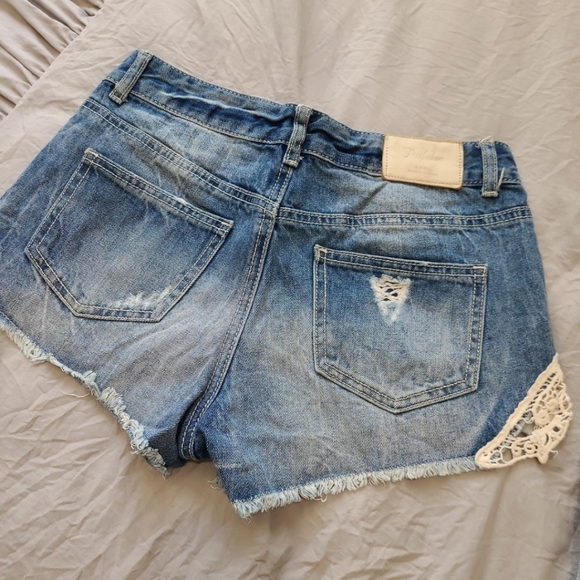 ZARA frafalue Size 4 Jean Shorts distressed with crochet - Picture 4 of 10